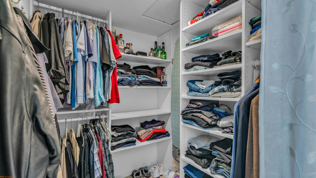 https://media.crmls.org/mediaz/ee0c3032-284d-4219-b729-c057b02d9457.jpg?preset=X-Large