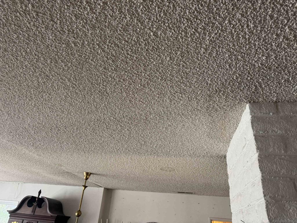 https://media.crmls.org/mediaz/ee0c6495-3b7b-4e09-8460-af57c4d2388c.jpg?preset=X-Large