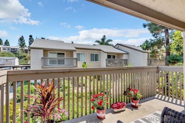 8515 Villa La Jolla Drive, La Jolla CA: https://media.crmls.org/mediaz/ee0cdc27-b6f5-4fda-9075-79df1246a207.jpg