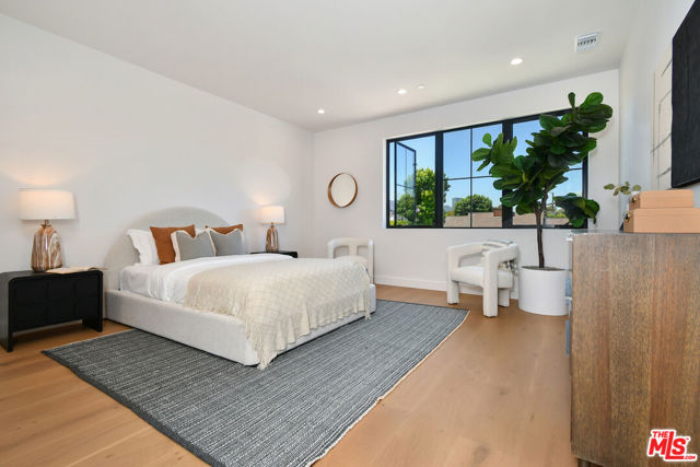 Image 34 of 60 For 112 Valley Street