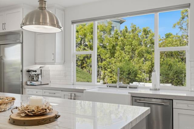 Detail Gallery Image 11 of 74 For 374 Fulvia St, Encinitas,  CA 92024 - 4 Beds | 4/1 Baths