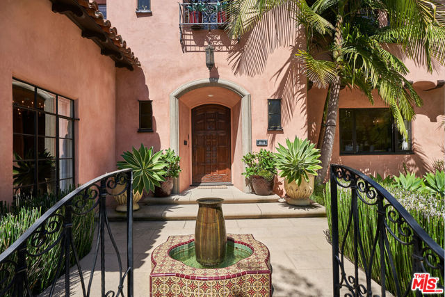 519 N ALTA Drive, Beverly Hills CA: https://media.crmls.org/mediaz/ee0dce17-c394-470a-8431-baf3b08237a9.jpg