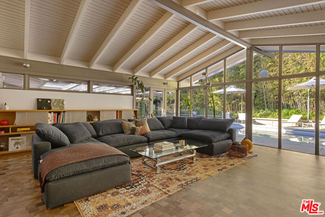 1030 Canon Drive, San Marino CA: https://media.crmls.org/mediaz/ee0e3eac-b7ad-4351-804b-f89431f9cb9d.jpg