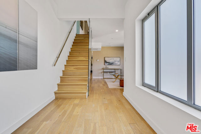 809 Brooks Avenue, Venice CA: https://media.crmls.org/mediaz/ee0ea632-aab4-4176-931f-bb2618e87c88.jpg