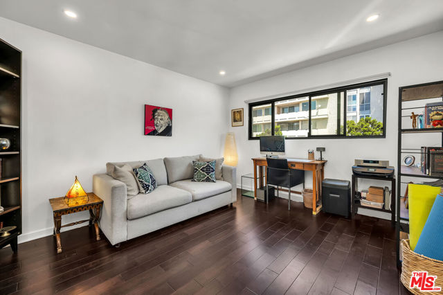 7300 Franklin Avenue, Los Angeles CA: https://media.crmls.org/mediaz/ee0f0276-8592-4022-b96f-f641a15869dc.jpg