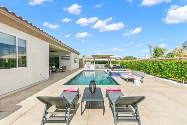 44830 Via Mirabel, La Quinta CA: https://media.crmls.org/mediaz/ee0f1040-87d5-4cc4-9b53-591a0b319a14.jpg