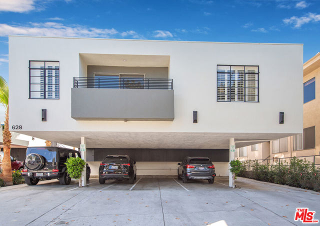 628 N Orlando Avenue, West Hollywood CA: https://media.crmls.org/mediaz/ee0f6675-ae8b-4b2f-b0c9-098fb9ce4cb2.jpg