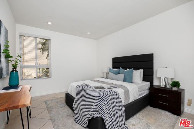 5333 Zelzah Avenue, Encino CA: https://media.crmls.org/mediaz/ee0f8583-10a5-4261-8f6e-356ce1a44e05.jpg