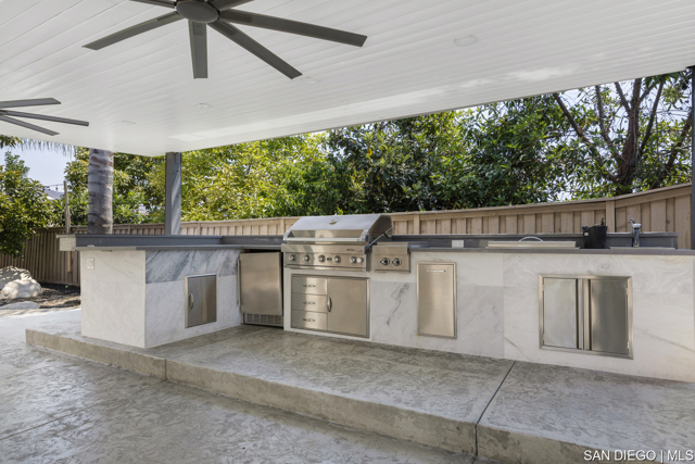 2832 Echo Ridge CT, Chula Vista CA: https://media.crmls.org/mediaz/ee101209-d707-43d4-99f7-6ac217e13963.jpg