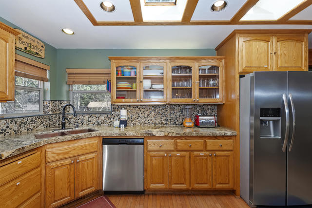 387 Wren Drive, Big Bear CA: https://media.crmls.org/mediaz/ee103965-2e80-4c28-a6de-240028aa0e26.jpg