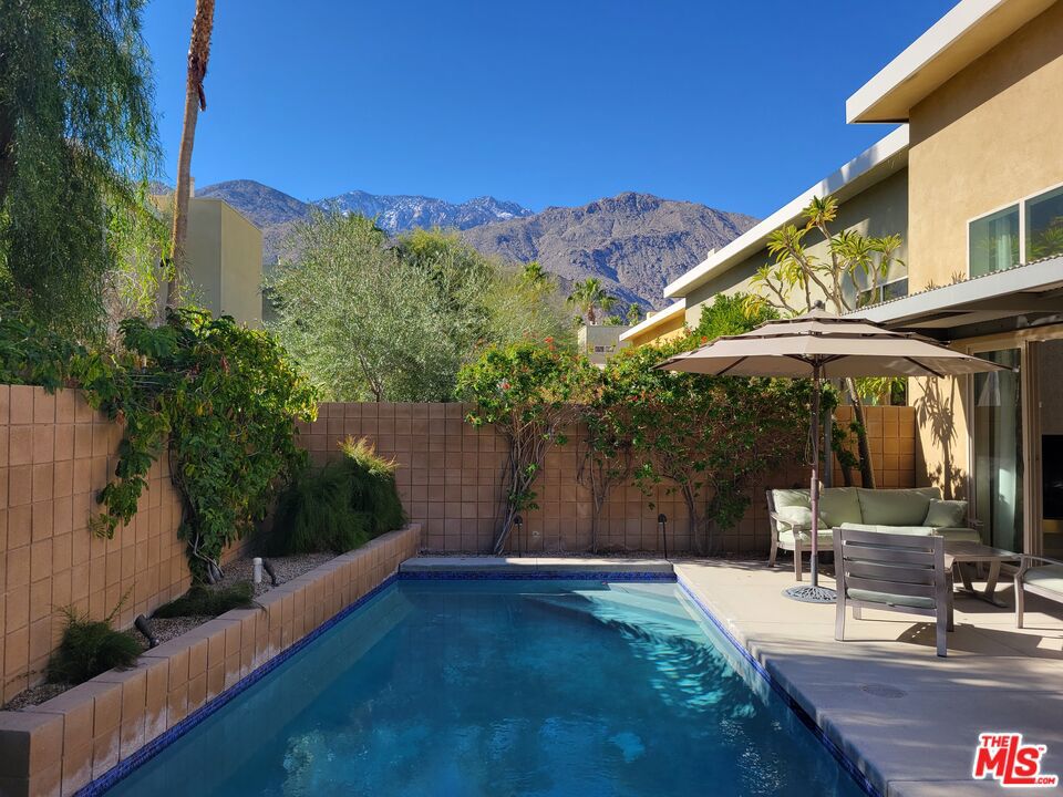 913 Oceo Circle, Palm Springs, CA 92264