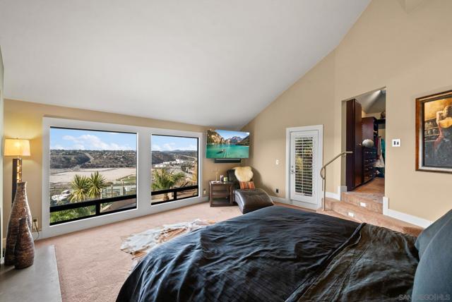 5392 Wilshire Drive, San Diego CA: https://media.crmls.org/mediaz/ee10f89a-fb87-49bc-b213-a29e5e562541.jpg