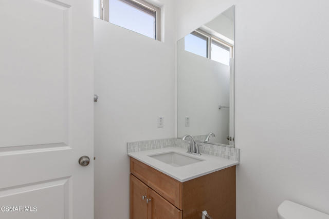 89 Jensen Court, Thousand Oaks CA: https://media.crmls.org/mediaz/ee114bcc-92fb-4552-be70-f0be84582e59.jpg