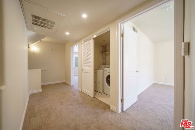 2716 Honolulu Avenue, Montrose CA: https://media.crmls.org/mediaz/ee116e40-0eef-4538-a75b-7d5744b67725.jpg