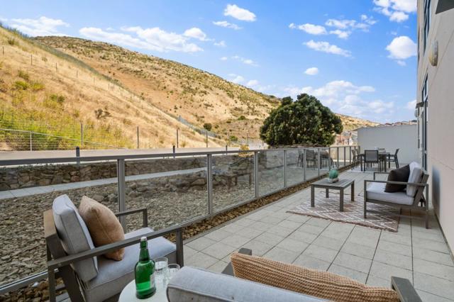 1 Mandalay Place, South San Francisco CA: https://media.crmls.org/mediaz/ee11e9dd-5377-4aee-bd31-7014587eefbe.jpg