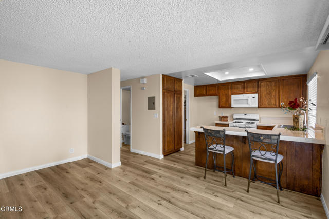 Detail Gallery Image 16 of 42 For 272 Green Moor Pl, Thousand Oaks,  CA 91361 - 3 Beds | 2/1 Baths