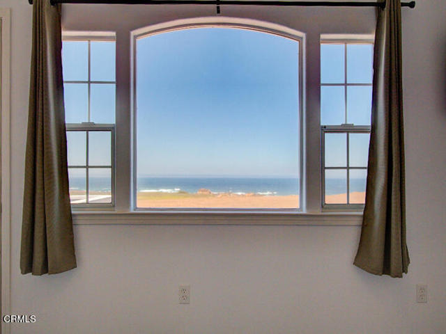 924 Glass Beach Drive, Fort Bragg CA: https://media.crmls.org/mediaz/ee123e36-7893-43aa-a125-32ba381dc17b.jpg