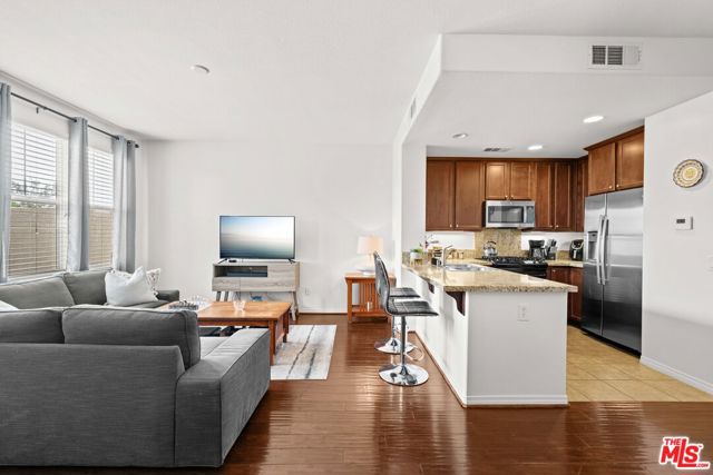28504 Pietro Drive, Valencia CA: https://media.crmls.org/mediaz/ee1244e4-d079-4670-91bc-26222be5c3e0.jpg