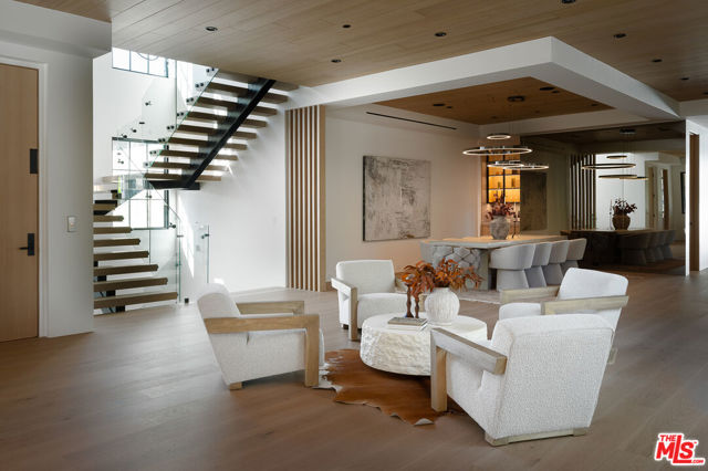 23615 Long Valley Road, Hidden Hills CA: https://media.crmls.org/mediaz/ee127241-e460-405b-9922-5383ccc32555.jpg