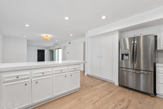 4531 Coolhaven Court, Westlake Village CA: https://media.crmls.org/mediaz/ee129297-cb7d-4c3d-8308-1d9a7d5ea50e.jpg