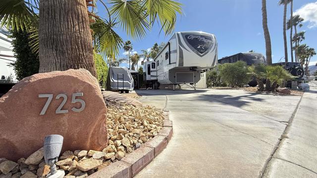 69411 Ramon Rd #725, Cathedral City CA: https://media.crmls.org/mediaz/ee12a67f-79af-4186-b4b6-f3ec1a17aa01.jpg