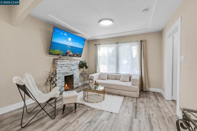 2027 83Rd Ave, Oakland CA: https://media.crmls.org/mediaz/ee130514-d7a2-4197-af6c-8648feb43441.jpg