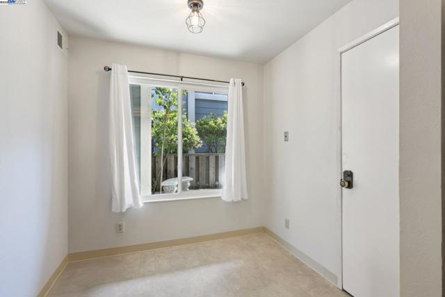 2378 Cheshire Place, San Leandro CA: https://media.crmls.org/mediaz/ee142320-0134-42be-9da6-c2beee215230.jpg