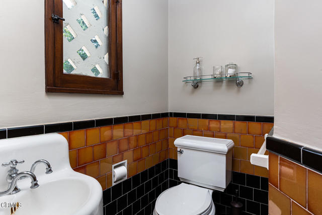 1711 Fairmount Avenue, La Canada Flintridge CA: https://media.crmls.org/mediaz/ee144880-9f28-4c13-9fa5-18ac51a1390c.jpg