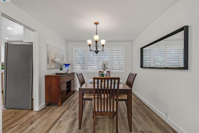 3641 Shenandoah Ct, Pleasanton CA: https://media.crmls.org/mediaz/ee14dc9b-2874-4b84-922b-45cb776a0b3b.jpg