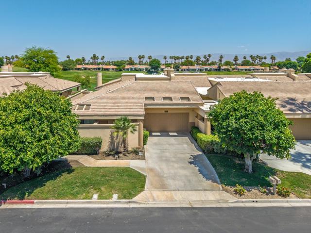 80555 Pebble Beach, La Quinta CA: https://media.crmls.org/mediaz/ee1514ad-38dc-483b-a20c-58ea80434cc5.jpg