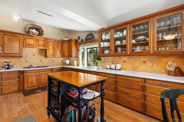 Detail Gallery Image 13 of 40 For 2028 Columbus Way, Vista,  CA 92081 - 2 Beds | 2 Baths