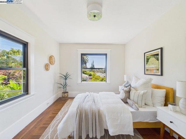 4418 Virginia Ave, Oakland CA: https://media.crmls.org/mediaz/ee153ce4-d2f6-46e3-9c05-db1c848f11b5.jpg