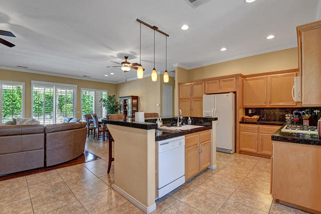54 Camino Real, Rancho Mirage CA: https://media.crmls.org/mediaz/ee1542da-165c-43c2-bab1-7aee3b2ab67a.jpg