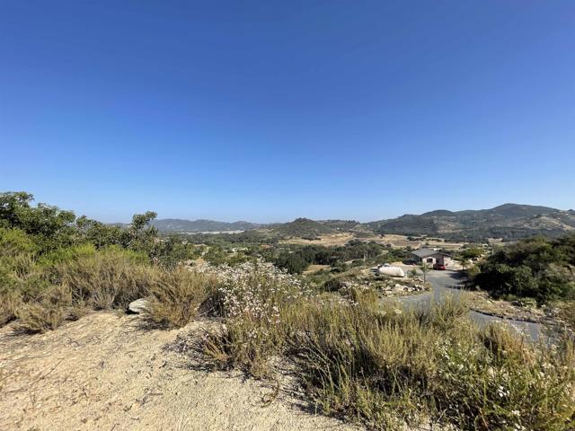 12478 Hillpoint Court, Valley Center CA: https://media.crmls.org/mediaz/ee154554-55ee-4be3-8b80-a97a725d2eb9.jpg