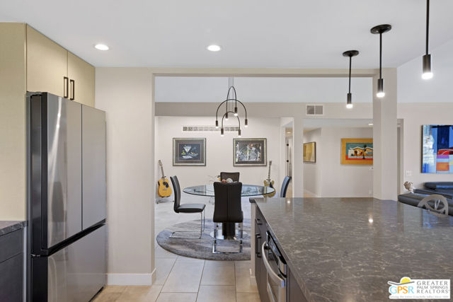 35657 Calle Montigo, Cathedral City CA: https://media.crmls.org/mediaz/ee1554e9-cc63-4182-8850-21974dcbf27f.jpg