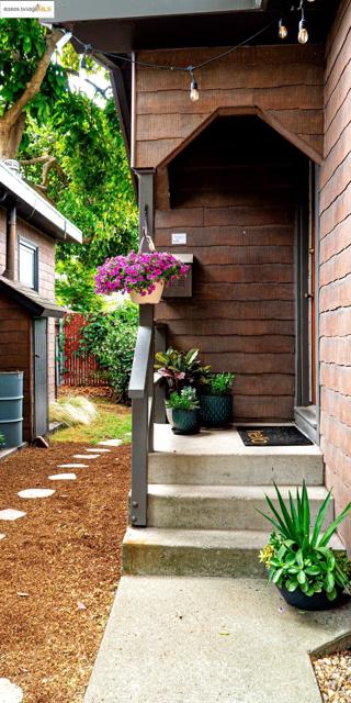 1130 Derby St, Berkeley CA: https://media.crmls.org/mediaz/ee1559f3-f7f9-467f-b6c6-d16db0f497ce.jpg