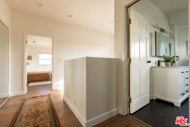 5018 Valleydale Avenue, Los Angeles CA: https://media.crmls.org/mediaz/ee159e05-4e31-496c-982a-747fd6cc1148.jpg