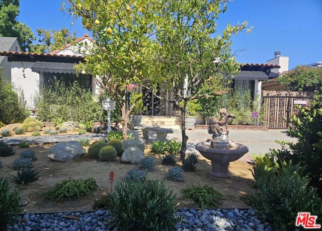 424 N Arden Boulevard, Los Angeles CA: https://media.crmls.org/mediaz/ee15aa00-5ee2-4e84-8e53-afaf1ec42c81.jpg