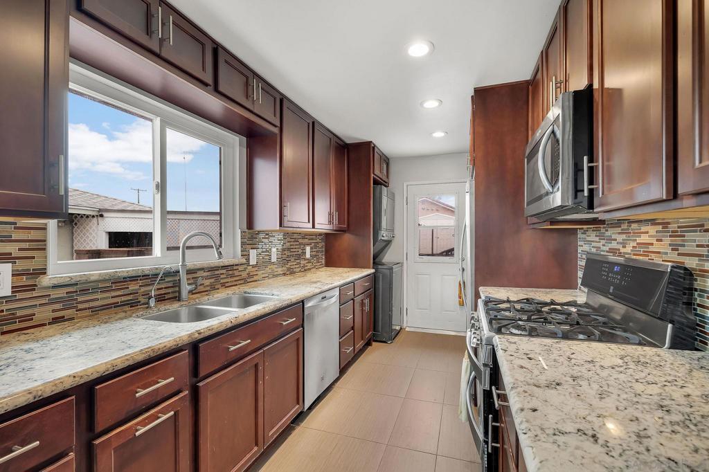 4560 Miami Way - photo 9
