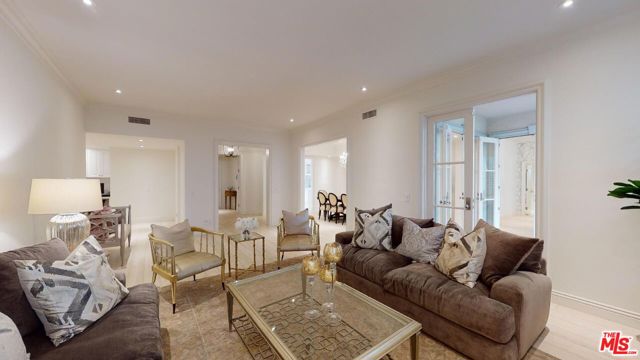 10120 Empyrean Way, Los Angeles CA: https://media.crmls.org/mediaz/ee1758e0-7b0a-4628-8eeb-87e5462709b0.jpg
