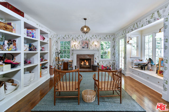 4444 Libbit Avenue, Encino CA: https://media.crmls.org/mediaz/ee1783e0-0e44-43be-b841-e4dbc512c27b.jpg