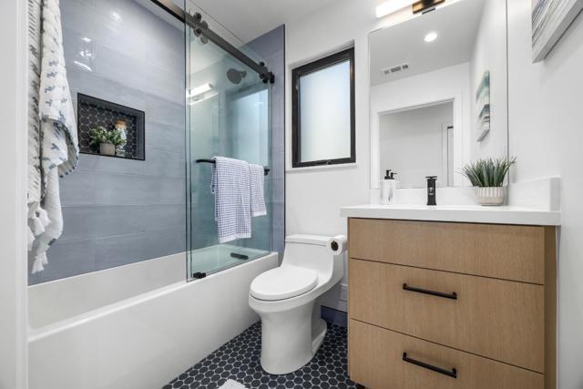 461 6th Avenue, Santa Cruz CA: https://media.crmls.org/mediaz/ee17bf43-9cf4-4f0d-a91a-c95655befd86.jpg