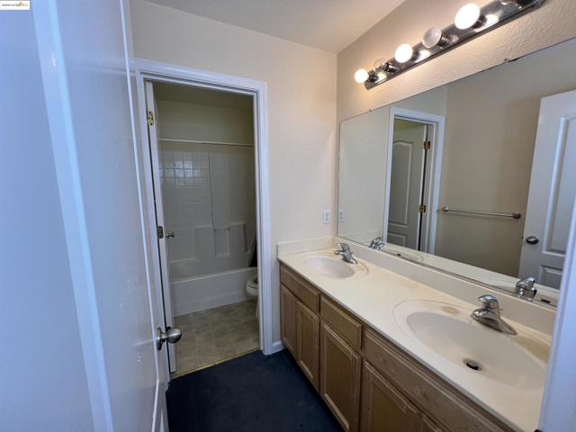 1371 Brooktrail Dr, Pittsburg CA: https://media.crmls.org/mediaz/ee17c03f-f2bb-48e4-9b3a-307cafb986d2.jpg