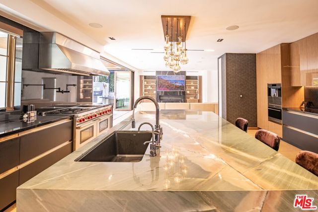 2717 Motor Avenue, Los Angeles CA: https://media.crmls.org/mediaz/ee180f20-635d-49b4-acd2-b8395b1a2b54.jpg