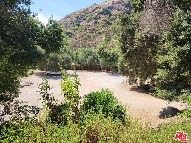 118 W Carlisle Road, Westlake Village CA: https://media.crmls.org/mediaz/ee187397-351f-4e1d-8cdb-0edf01c65406.jpg