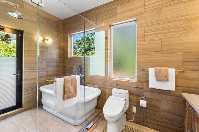 14835 Baranga Lane, Saratoga CA: https://media.crmls.org/mediaz/ee187bed-45f2-4a32-b294-0e3b7abea1af.jpg