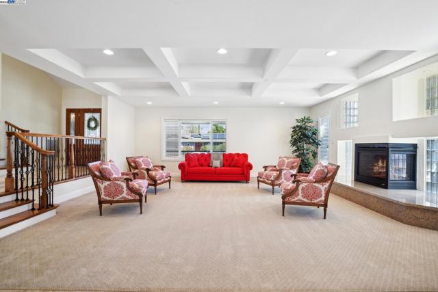 367 Mt Washington Way, Clayton CA: https://media.crmls.org/mediaz/ee18a94e-7250-4fcd-932a-c081bf7f53ee.jpg