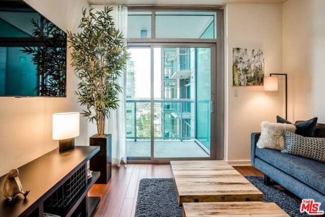 13700 Marina Pointe Drive, Venice CA: https://media.crmls.org/mediaz/ee18eff1-ab0f-4400-876a-cff1a17df805.jpg