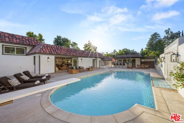 431 Montana Circle, Ojai CA: https://media.crmls.org/mediaz/ee190439-2258-4a0c-b24b-495cefa4d22d.jpg