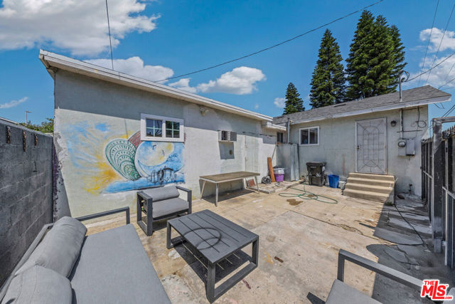 1286 W 39th Place, Los Angeles CA: https://media.crmls.org/mediaz/ee192a80-39fe-47f0-9348-a86f156f9cca.jpg
